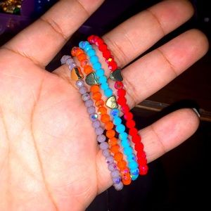 Round glass beaded bracelet with heart beads